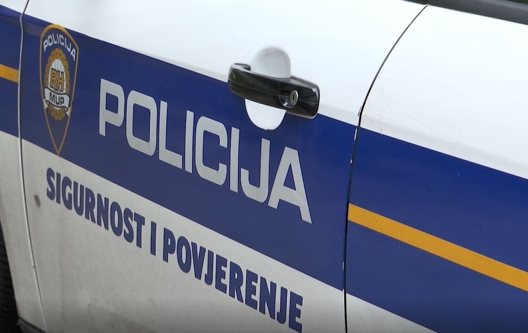 IZGUBIO NADZOR NAD VOZILOM